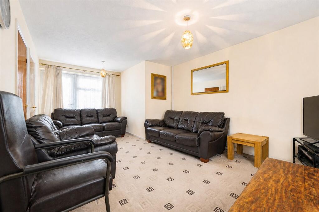 4 bed Mid Terraced House for rent in Birmingham. From Oakmans Estate Agents - Student Lettings