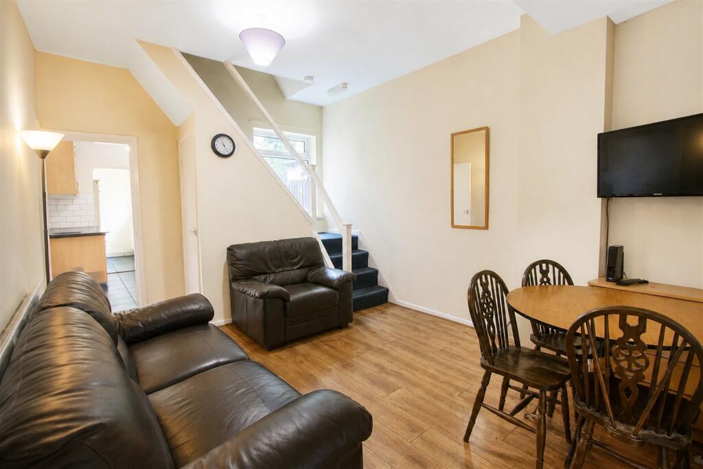 4 bed Detached for rent in Birmingham. From Oakmans Estate Agents - Student Lettings