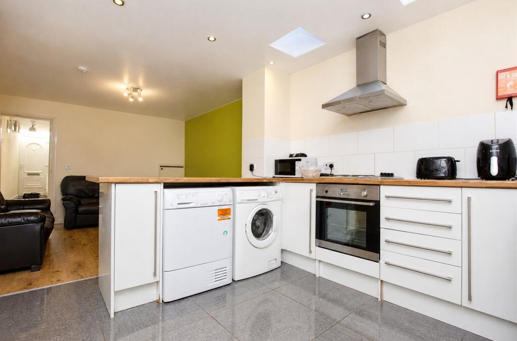 6 bed Detached for rent in Birmingham. From Oakmans Estate Agents - Student Lettings