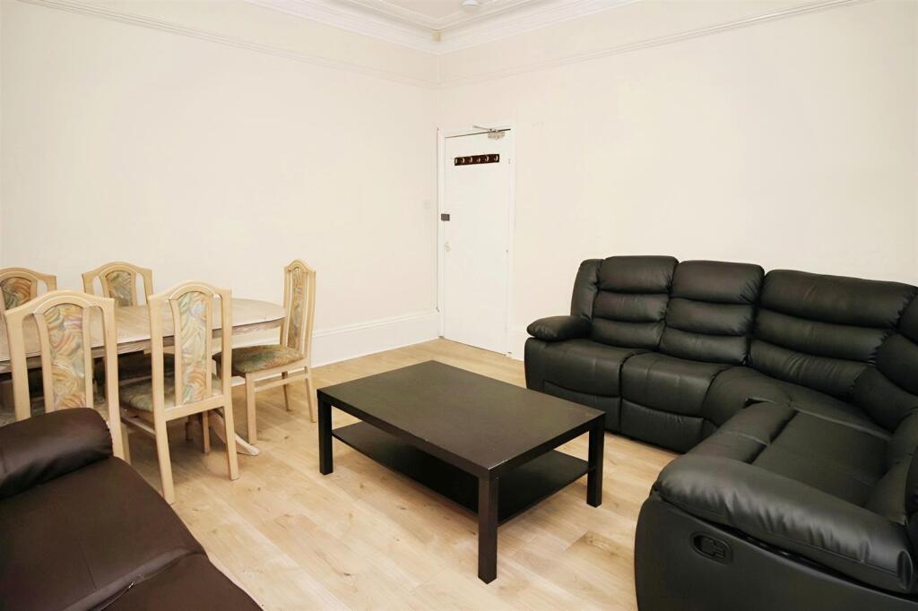 5 bed Mid Terraced House for rent in Newcastle upon Tyne. From Bowson - Jesmond 5 bed Mid Terraced House for rent in Newcastle upon Tyne. From Bowson - Jesmond