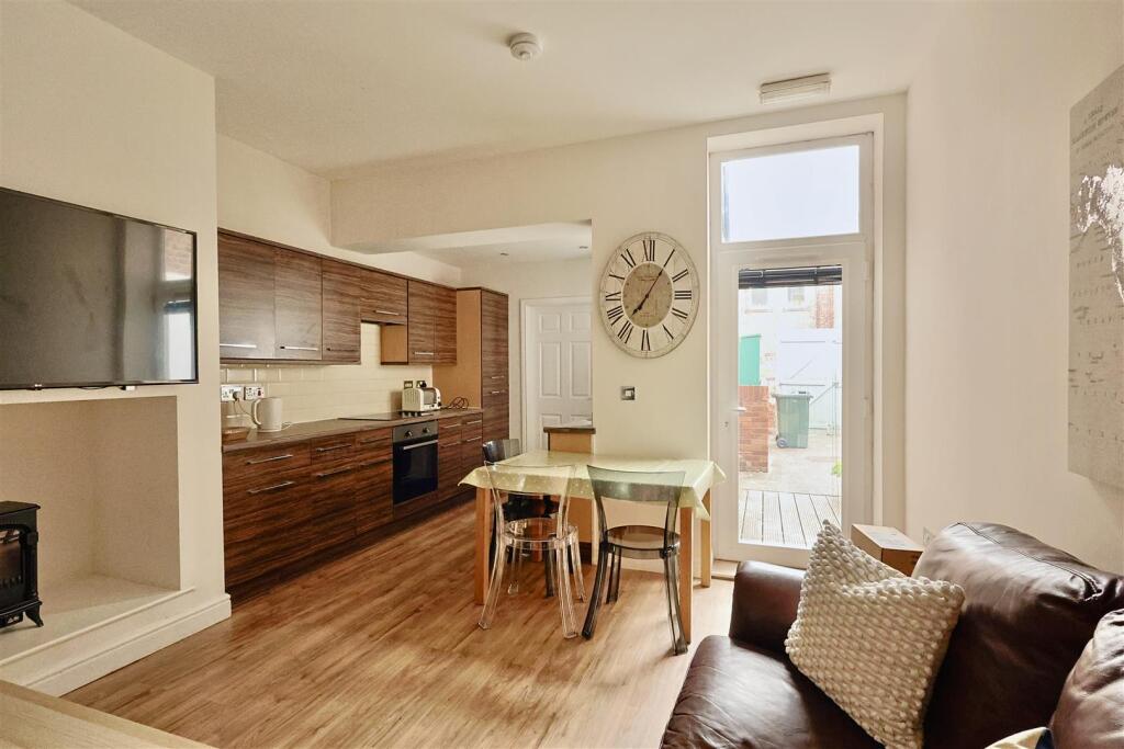 3 bed 1st Floor Flat for rent in Newcastle upon Tyne. From Bowson - Jesmond