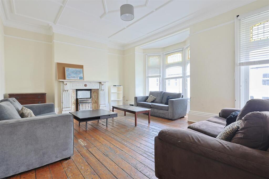 6 bed Mid Terraced House for rent in Newcastle upon Tyne. From Bowson - Jesmond