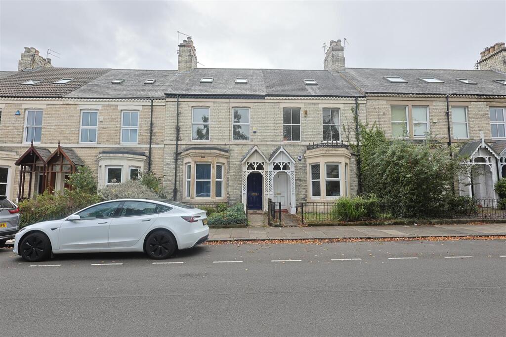 6 bed Mid Terraced House for rent in Newcastle upon Tyne. From Bowson - Jesmond