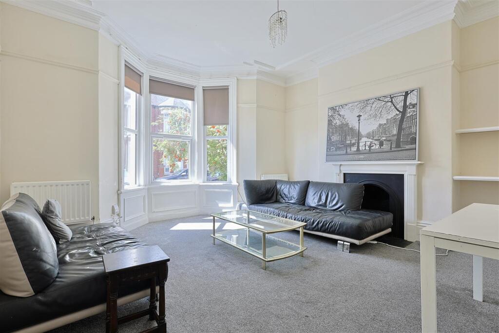 6 bed Mid Terraced House for rent in Newcastle upon Tyne. From Bowson - Jesmond