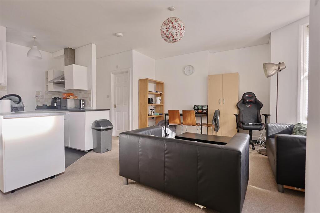 3 bed 1st Floor Flat for rent in Newcastle upon Tyne. From Bowson - Jesmond