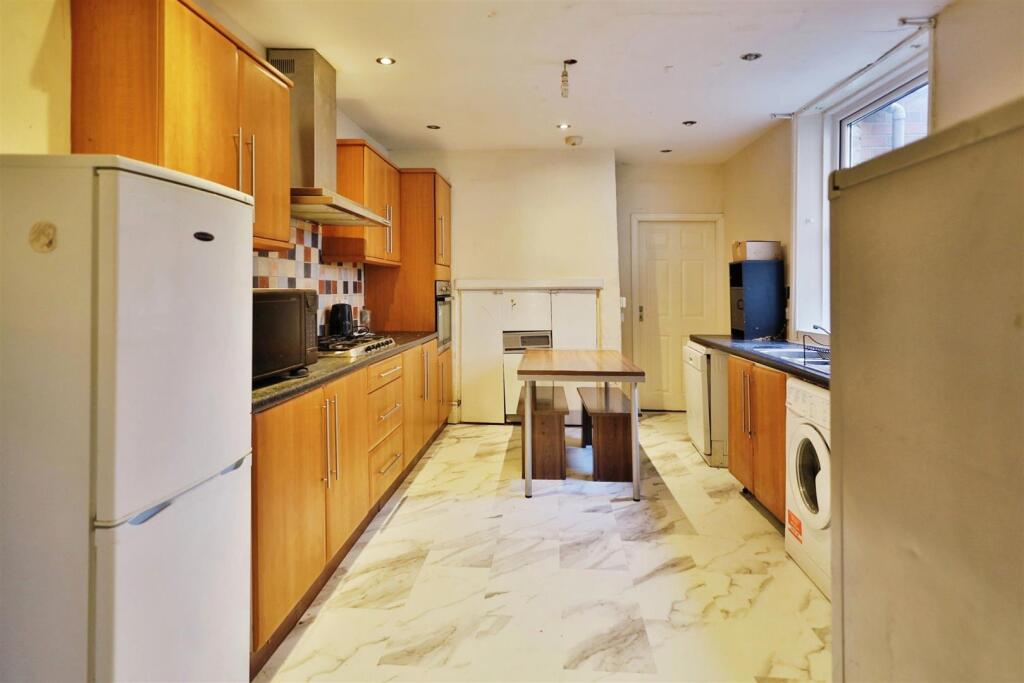 8 bed Mid Terraced House for rent in Newcastle upon Tyne. From Bowson - Jesmond