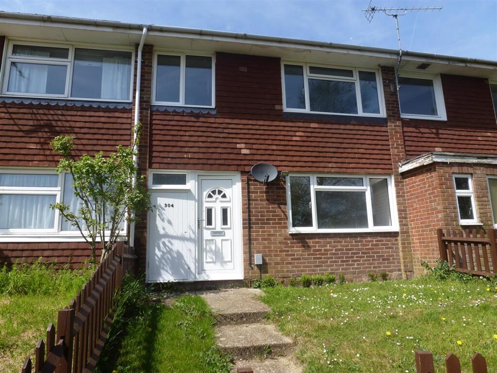 4 bed Mid Terraced House for rent in Upper Hale. From Trueman Letting Company - Farnham