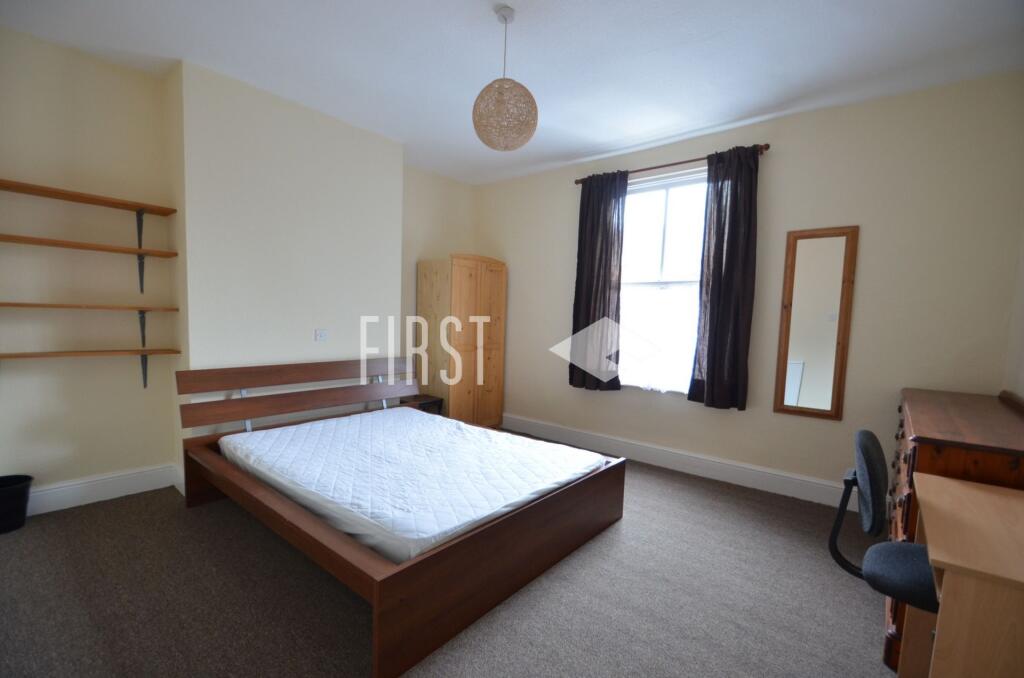 5 bed Mid Terraced House for rent in Stoughton. From First 4 Lettings - Leicester