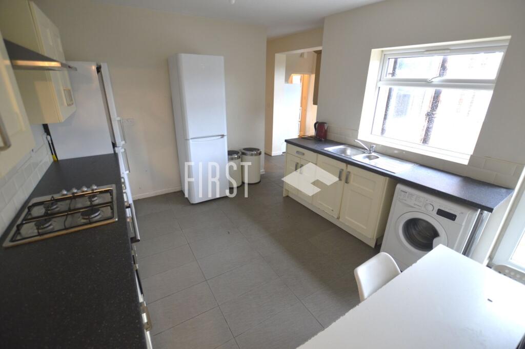 8 bed Semi Detached for rent in Stoughton. From First 4 Lettings - Leicester