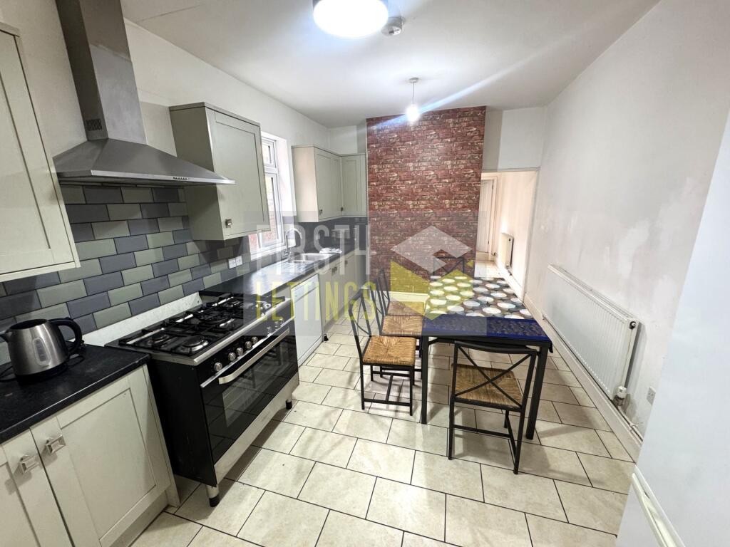 5 bed Mid Terraced House for rent in Stoughton. From First 4 Lettings - Leicester