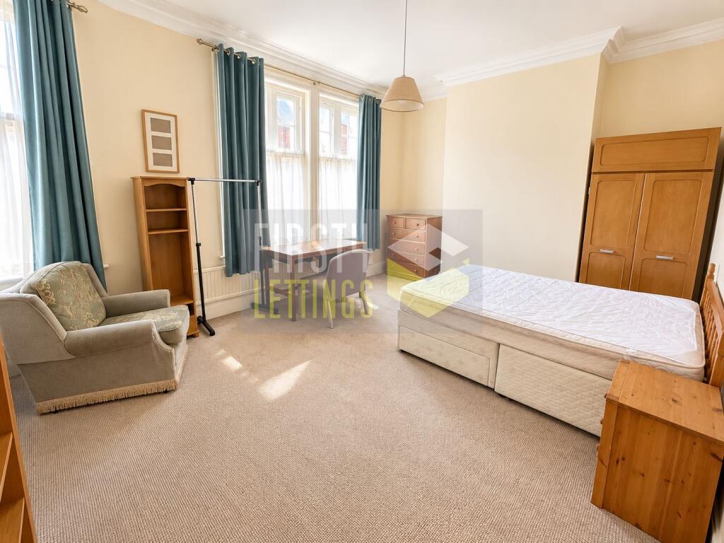 6 bed Mid Terraced House for rent in Stoughton. From First 4 Lettings - Leicester