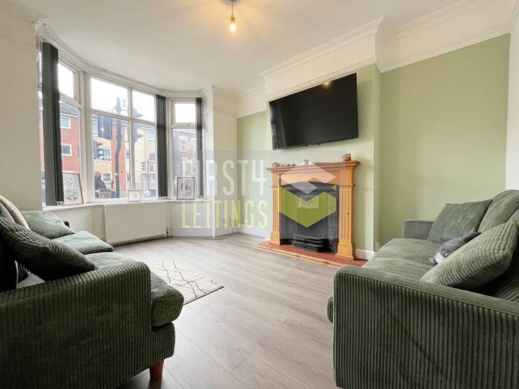 5 bed Mid Terraced House for rent in Stoughton. From First 4 Lettings - Leicester
