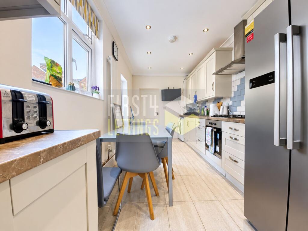 5 bed Mid Terraced House for rent in Stoughton. From First 4 Lettings - Leicester