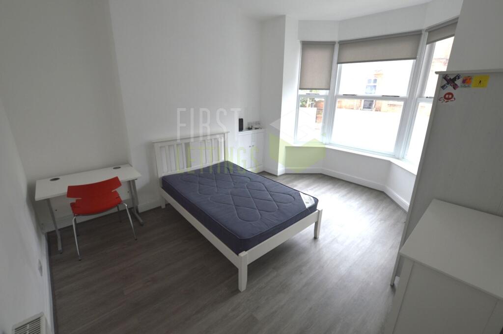 6 bed Mid Terraced House for rent in Stoughton. From First 4 Lettings - Leicester