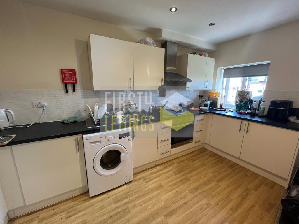 3 bed 1st Floor Flat for rent in Stoughton. From First 4 Lettings - Leicester