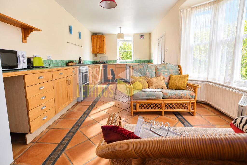 5 bed Mid Terraced House for rent in Stoughton. From First 4 Lettings - Leicester