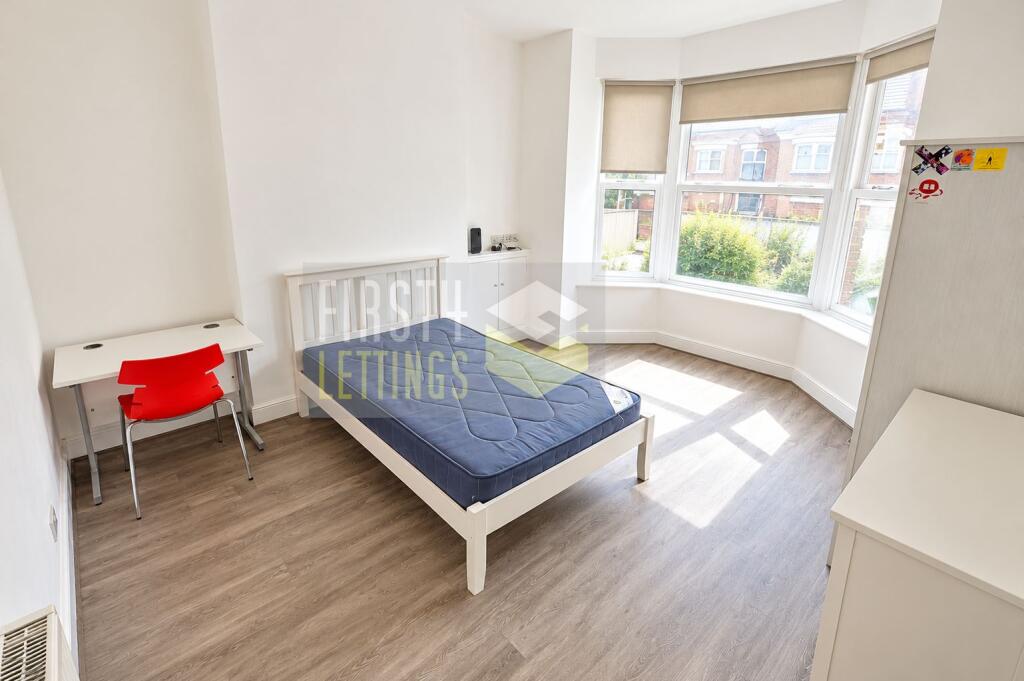 6 bed Mid Terraced House for rent in Stoughton. From First 4 Lettings - Leicester