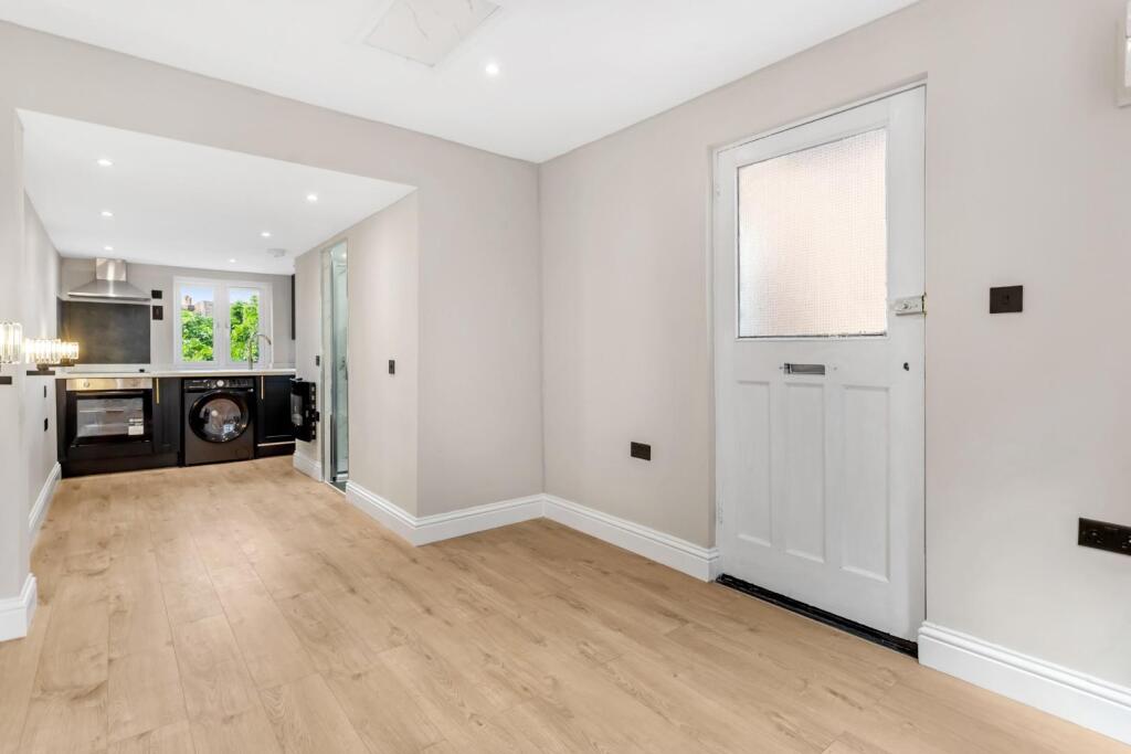 4 bed 1st Floor Flat for rent in London. From Hunters - West Hampstead
