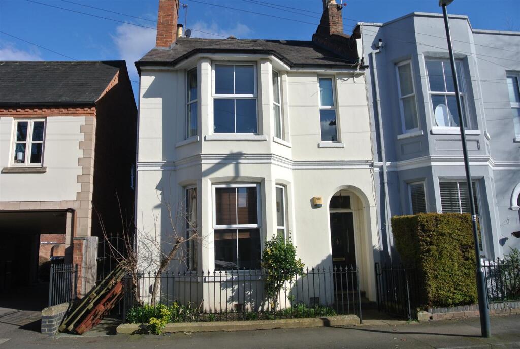 4 bed End of Terrace for rent in Royal Leamington Spa. From Hawkesford - Leamington Spa