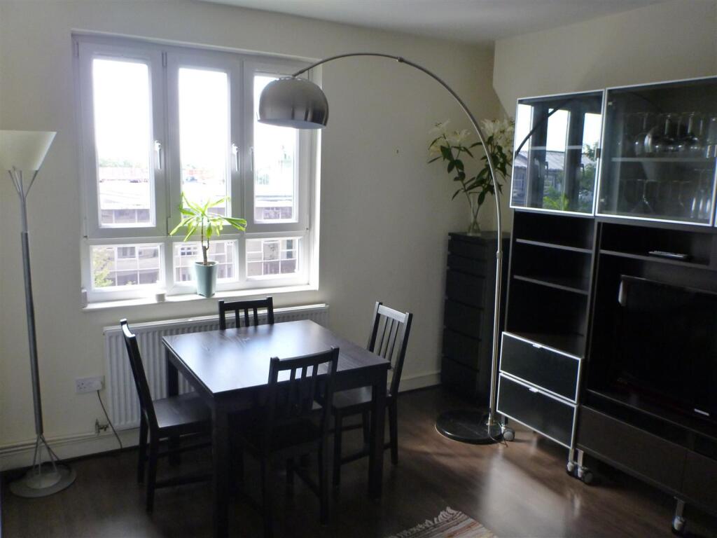 3 bed 1st Floor Flat for rent in Hammersmith. From LDB - London