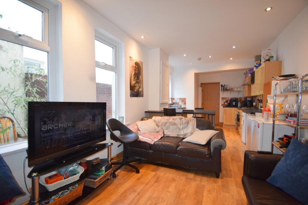 6 bed Detached for rent in Cardiff. From 2 Let 2 - Cardiff