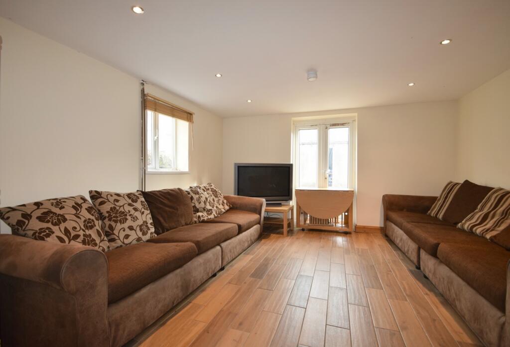 9 bed Detached for rent in Cardiff. From 2 Let 2 - Cardiff