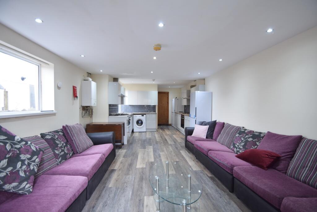 10 bed Detached for rent in Cardiff. From 2 Let 2 - Cardiff