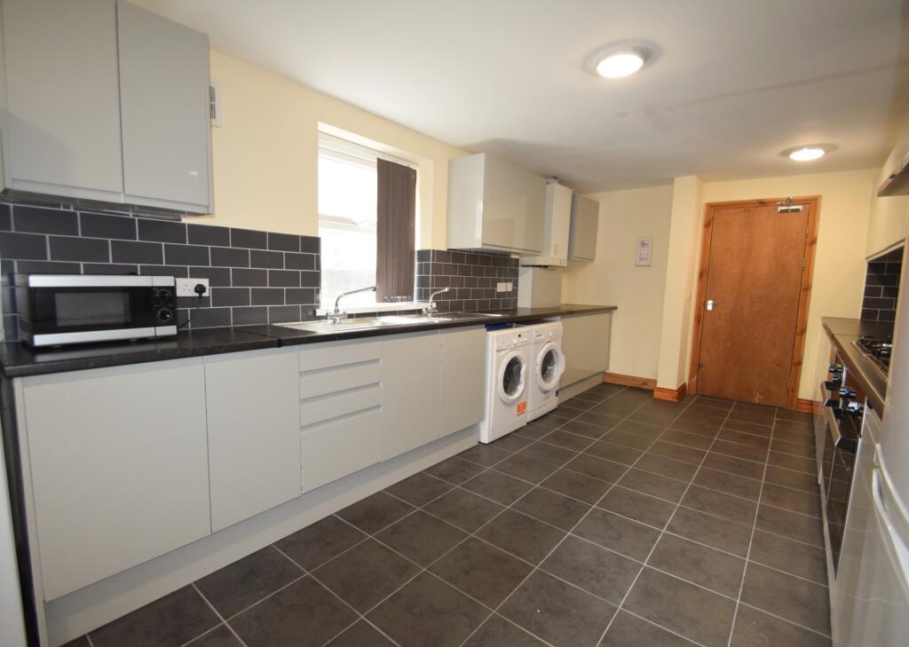 10 bed Detached for rent in Cardiff. From 2 Let 2 - Cardiff