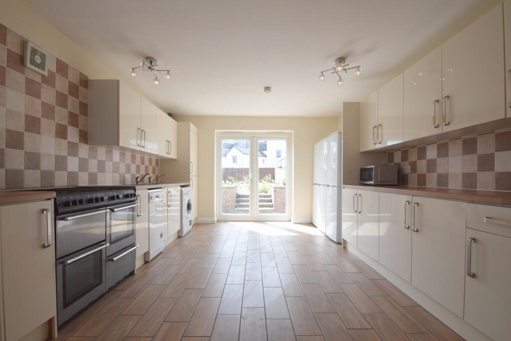 8 bed Detached for rent in Cardiff. From 2 Let 2 - Cardiff