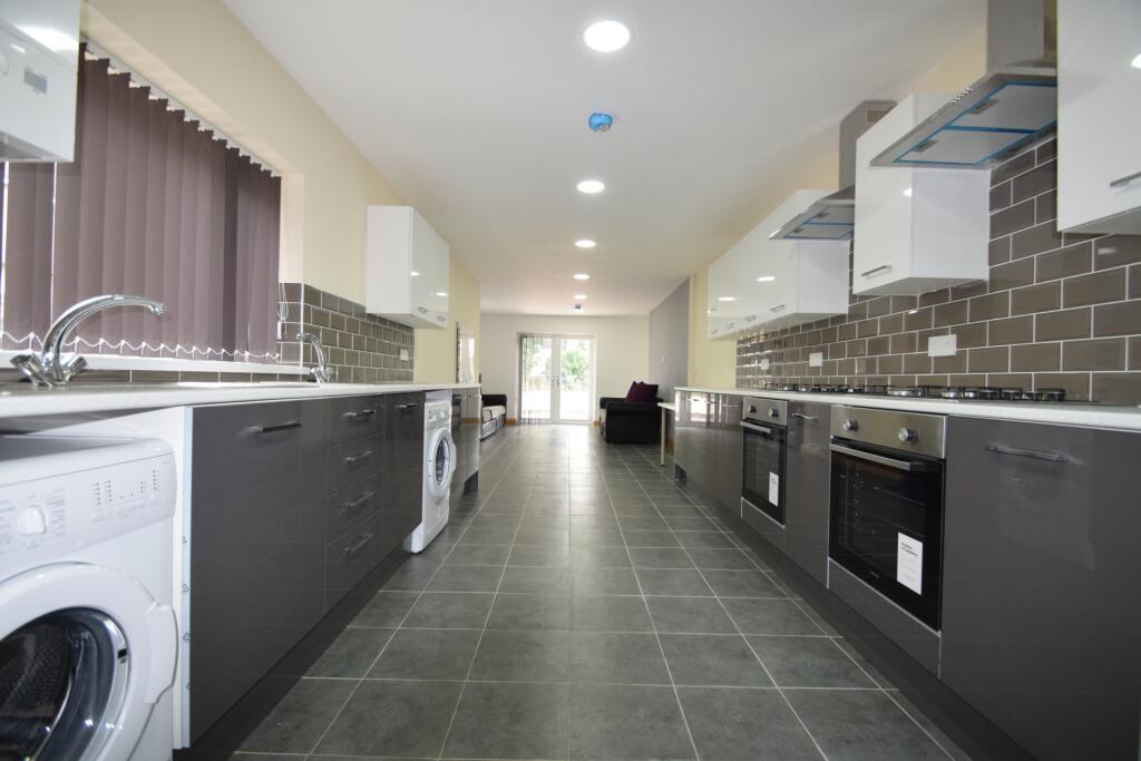 10 bed Detached for rent in Cardiff. From 2 Let 2 - Cardiff