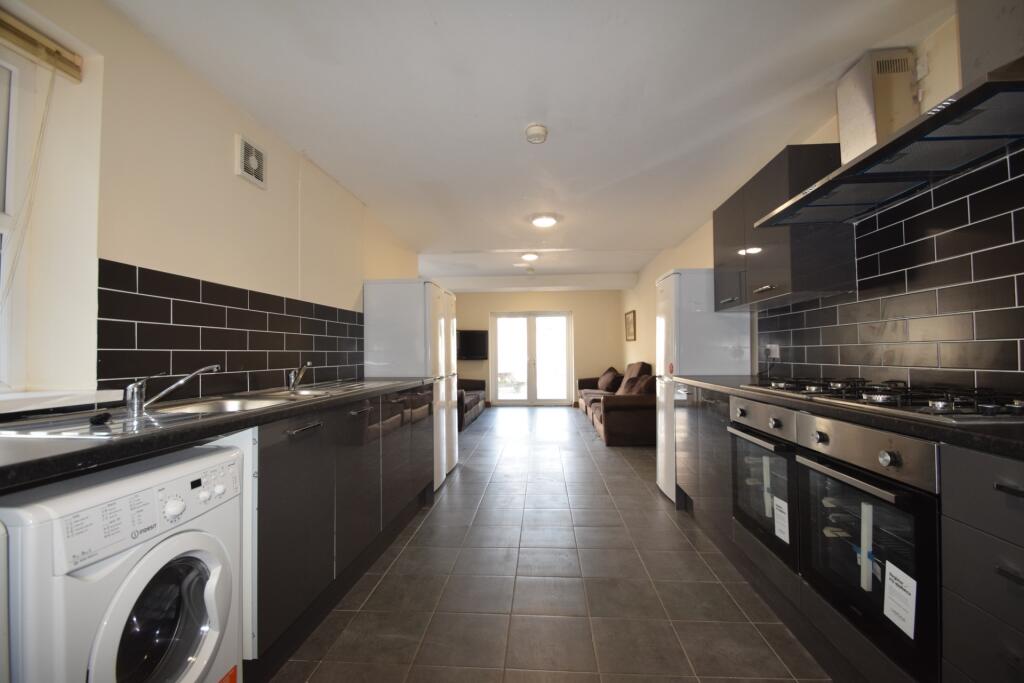 10 bed Detached for rent in Cardiff. From 2 Let 2 - Cardiff