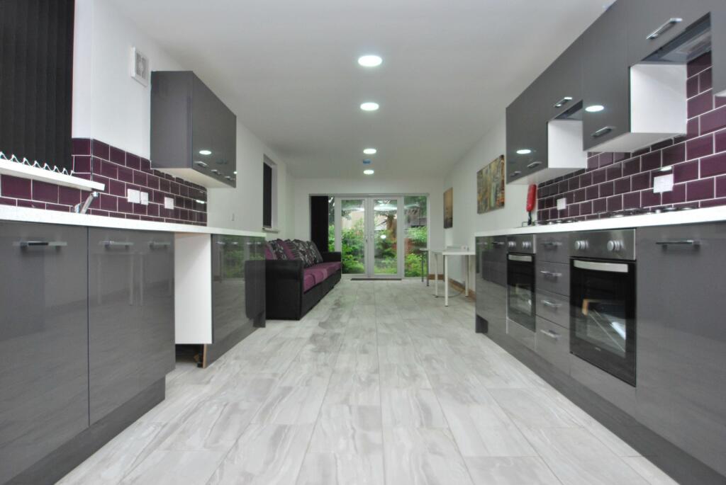 10 bed Detached for rent in Cardiff. From 2 Let 2 - Cardiff