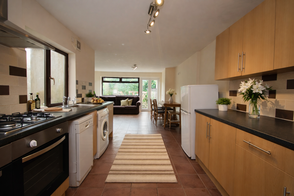 8 bed Detached for rent in Cardiff. From 2 Let 2 - Cardiff