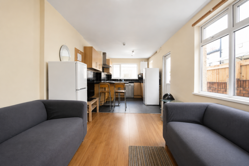 4 bed Detached for rent in Cardiff. From 2 Let 2 - Cardiff