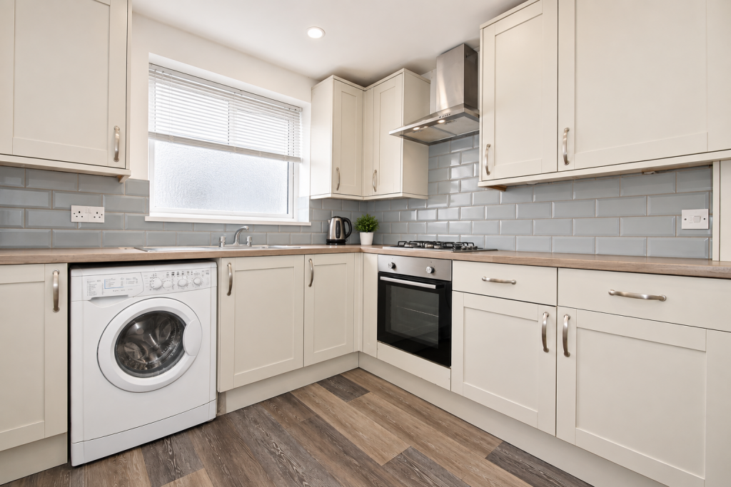 2 bed 1st Floor Flat for rent in Cardiff. From 2 Let 2 - Cardiff