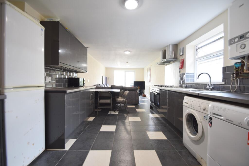 9 bed Detached for rent in Cardiff. From 2 Let 2 - Cardiff