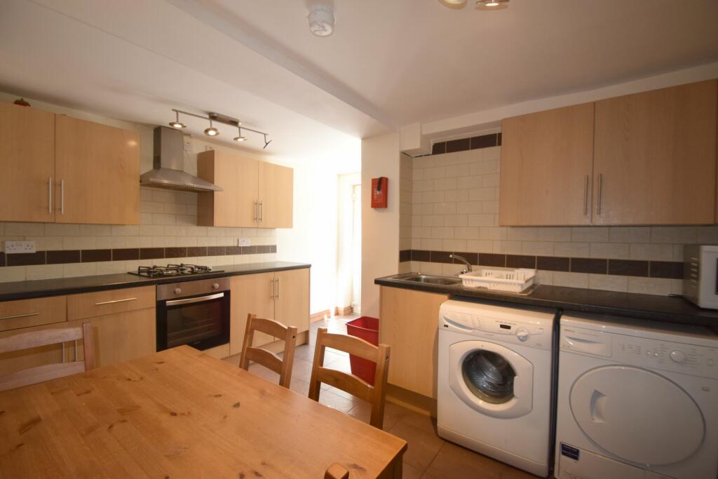 6 bed Detached for rent in Cardiff. From 2 Let 2 - Cardiff