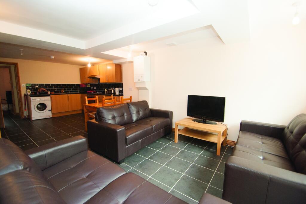 6 bed Detached for rent in Cardiff. From 2 Let 2 - Cardiff