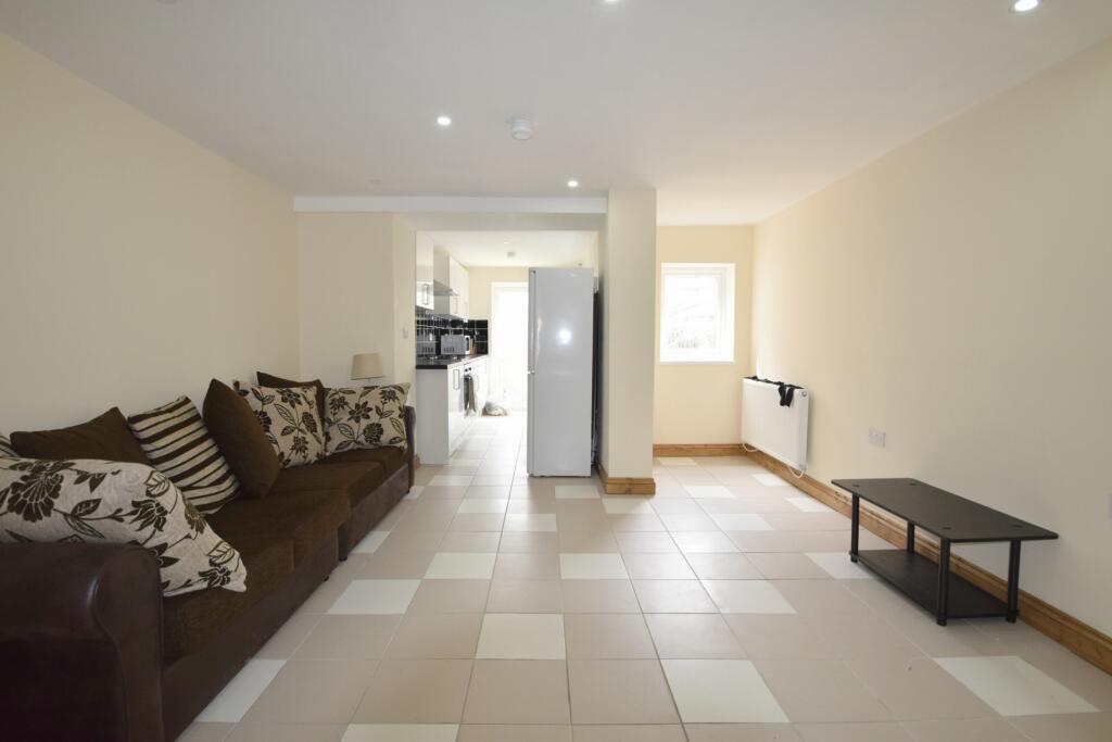 6 bed Detached for rent in Cardiff. From 2 Let 2 - Cardiff