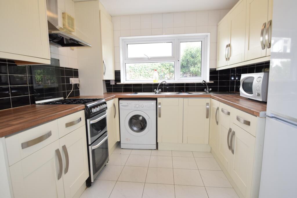 6 bed Detached for rent in Cardiff. From 2 Let 2 - Cardiff