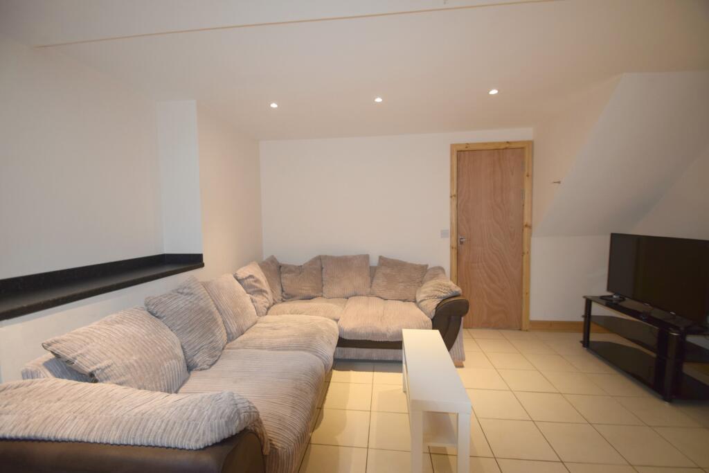 6 bed Detached for rent in Cardiff. From 2 Let 2 - Cardiff