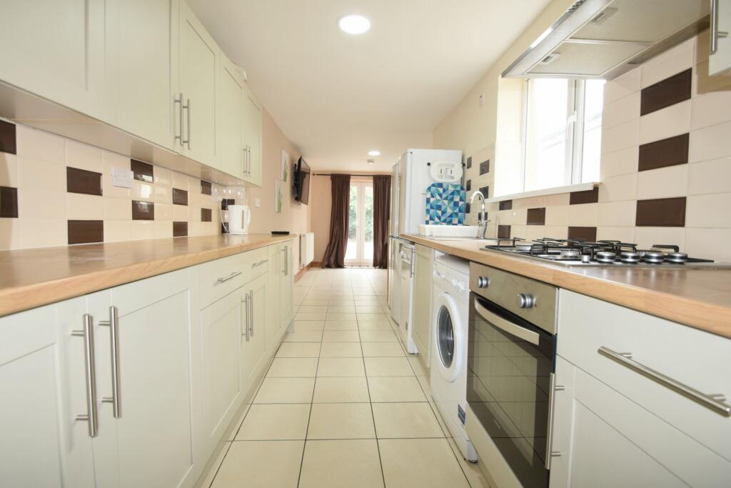6 bed Detached for rent in Cardiff. From 2 Let 2 - Cardiff