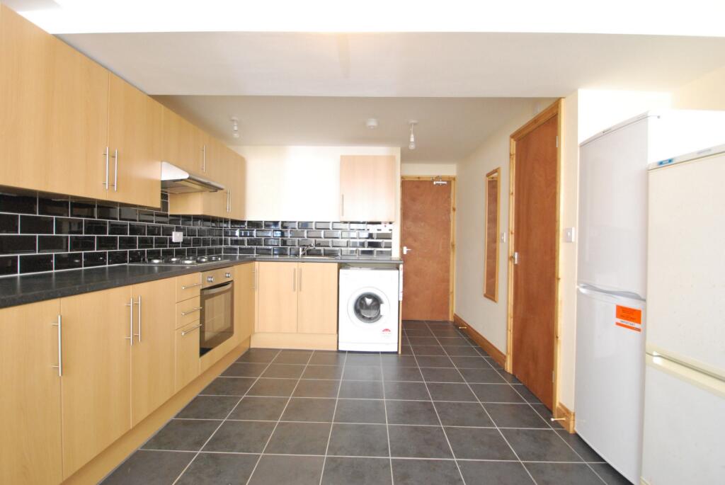 6 bed Detached for rent in Cardiff. From 2 Let 2 - Cardiff