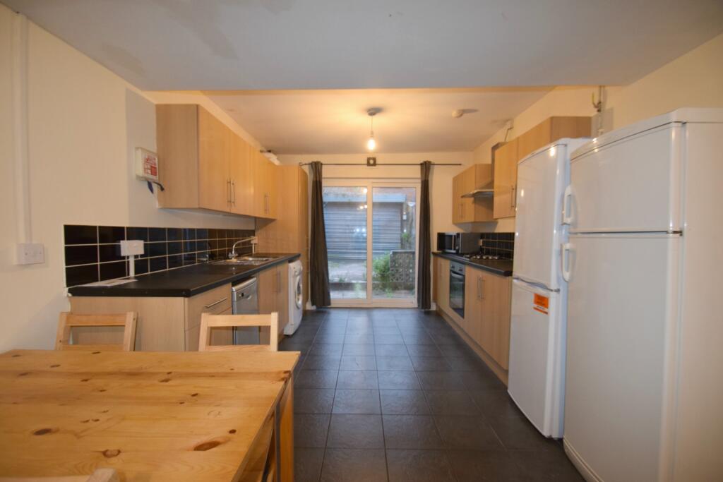6 bed Detached for rent in Cardiff. From 2 Let 2 - Cardiff