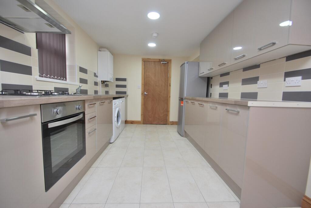 6 bed Detached for rent in Cardiff. From 2 Let 2 - Cardiff