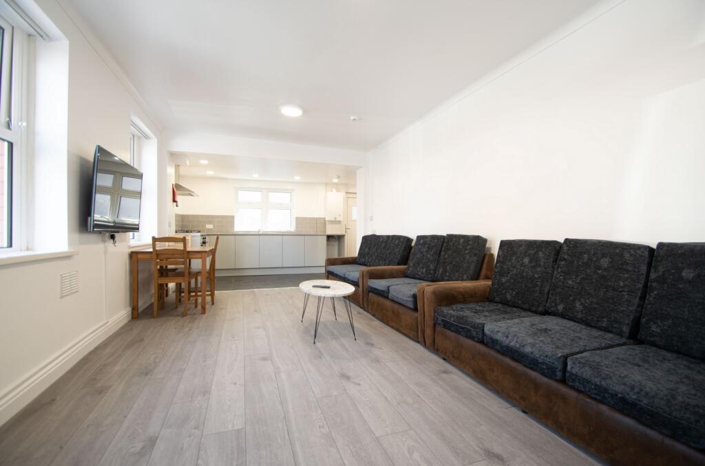 7 bed Detached for rent in Cardiff. From 2 Let 2 - Cardiff