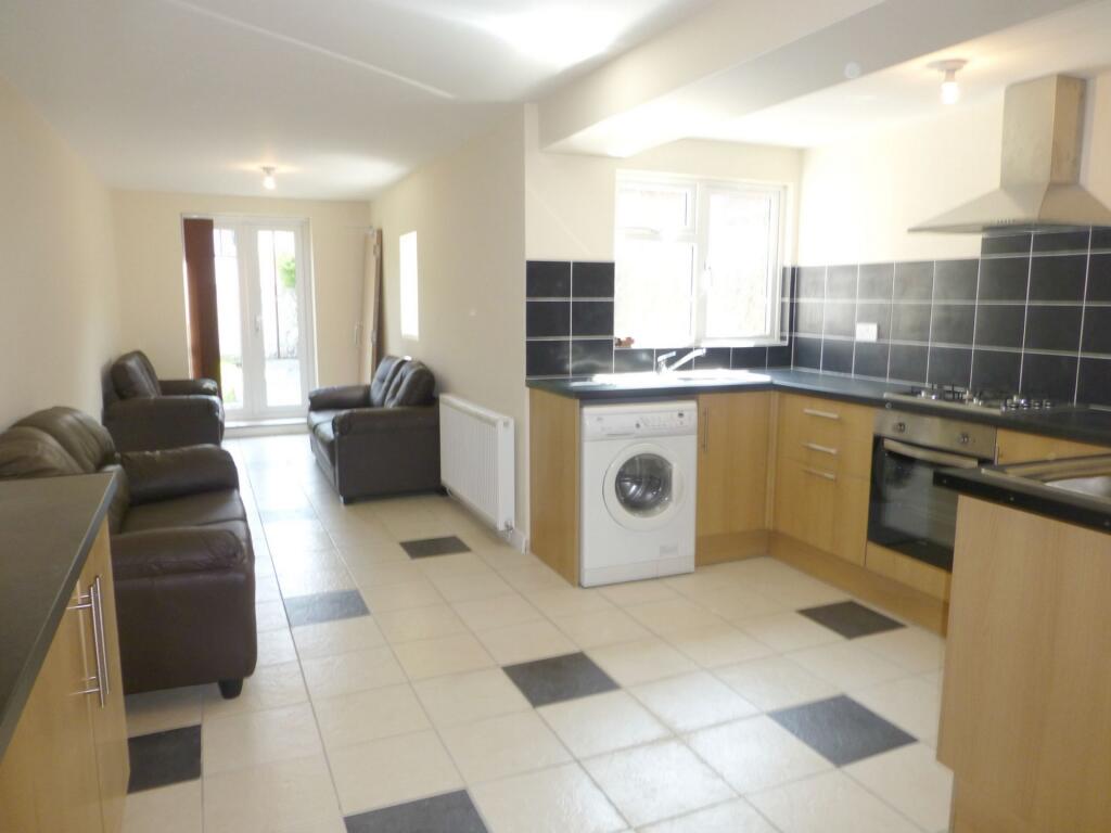 7 bed Detached for rent in Cardiff. From 2 Let 2 - Cardiff