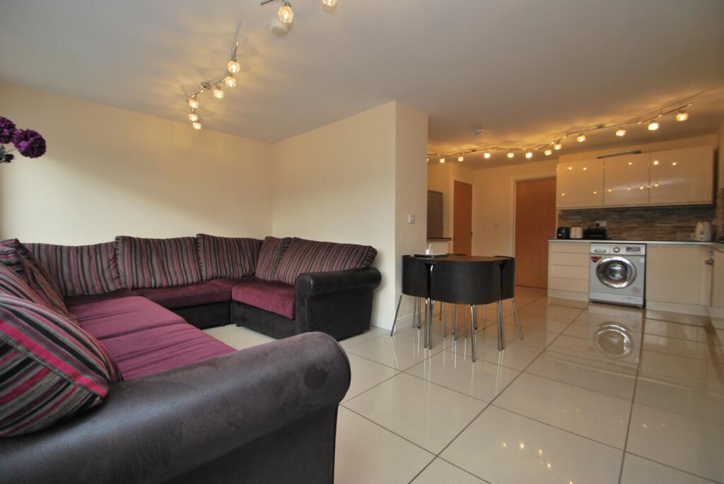 7 bed Detached for rent in Cardiff. From 2 Let 2 - Cardiff