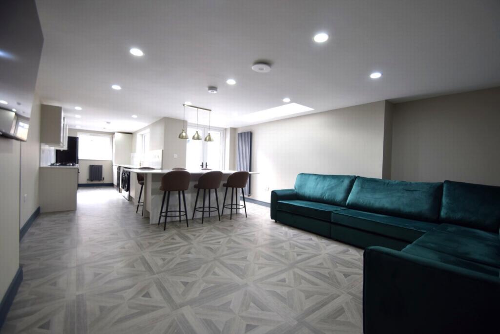 6 bed Detached for rent in Cardiff. From 2 Let 2 - Cardiff