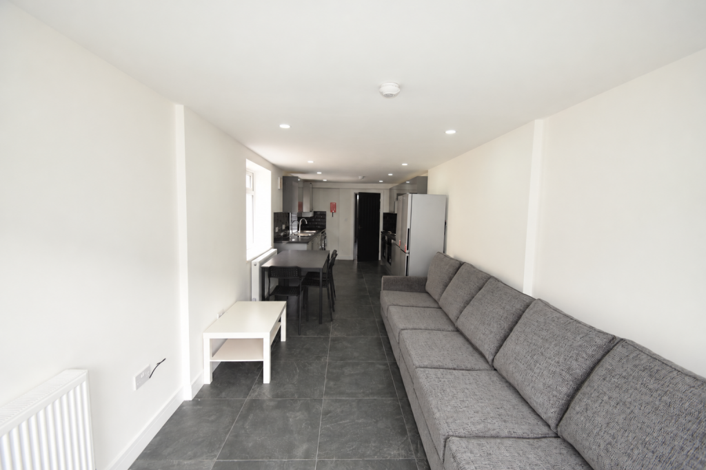 8 bed Detached for rent in Cardiff. From 2 Let 2 - Cardiff